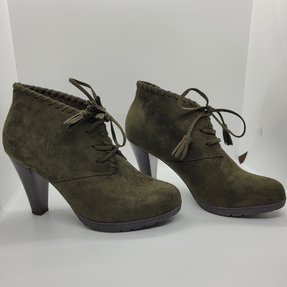 Whitemt Olive Booties Size 6